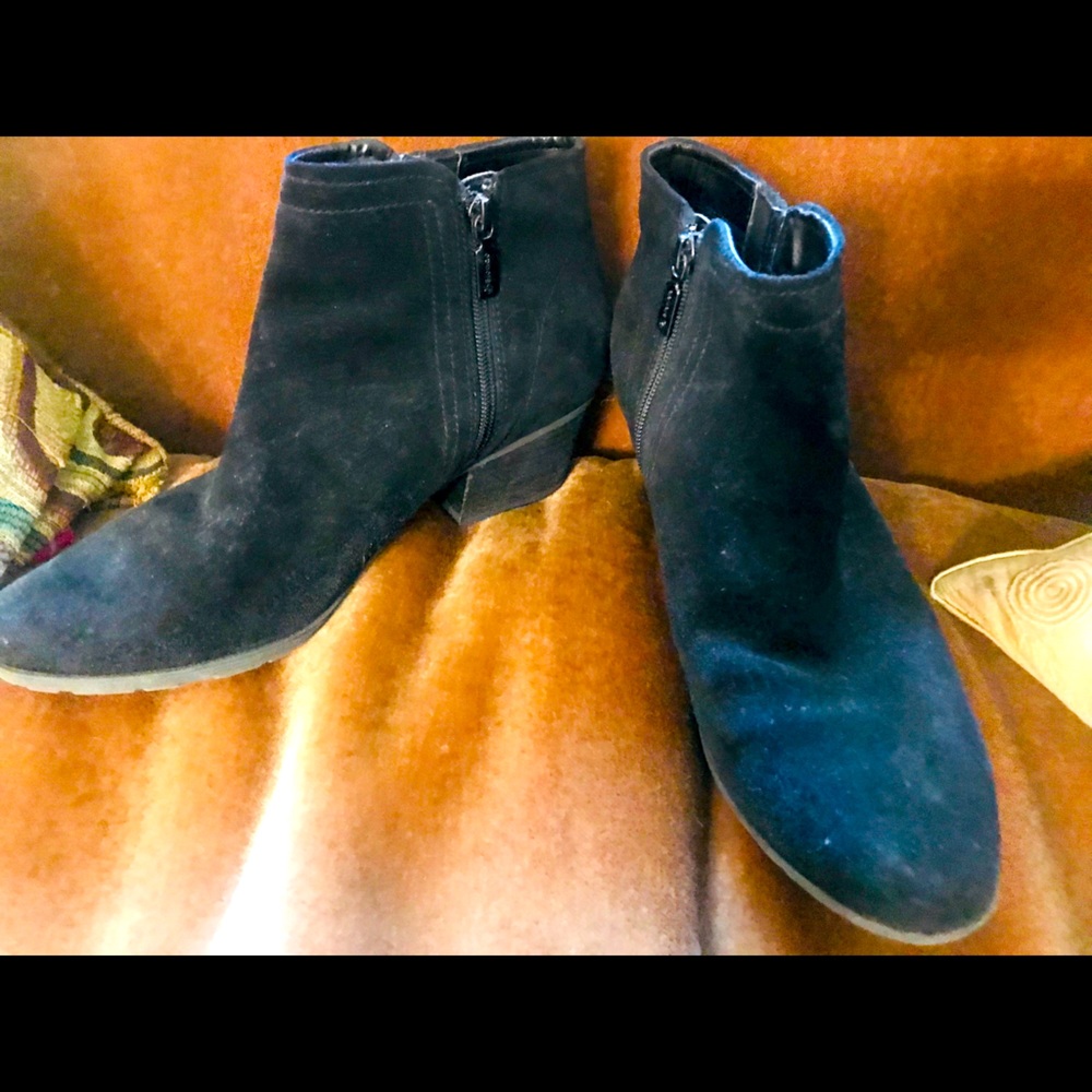 Sexy Blondo Woman’s suede boots